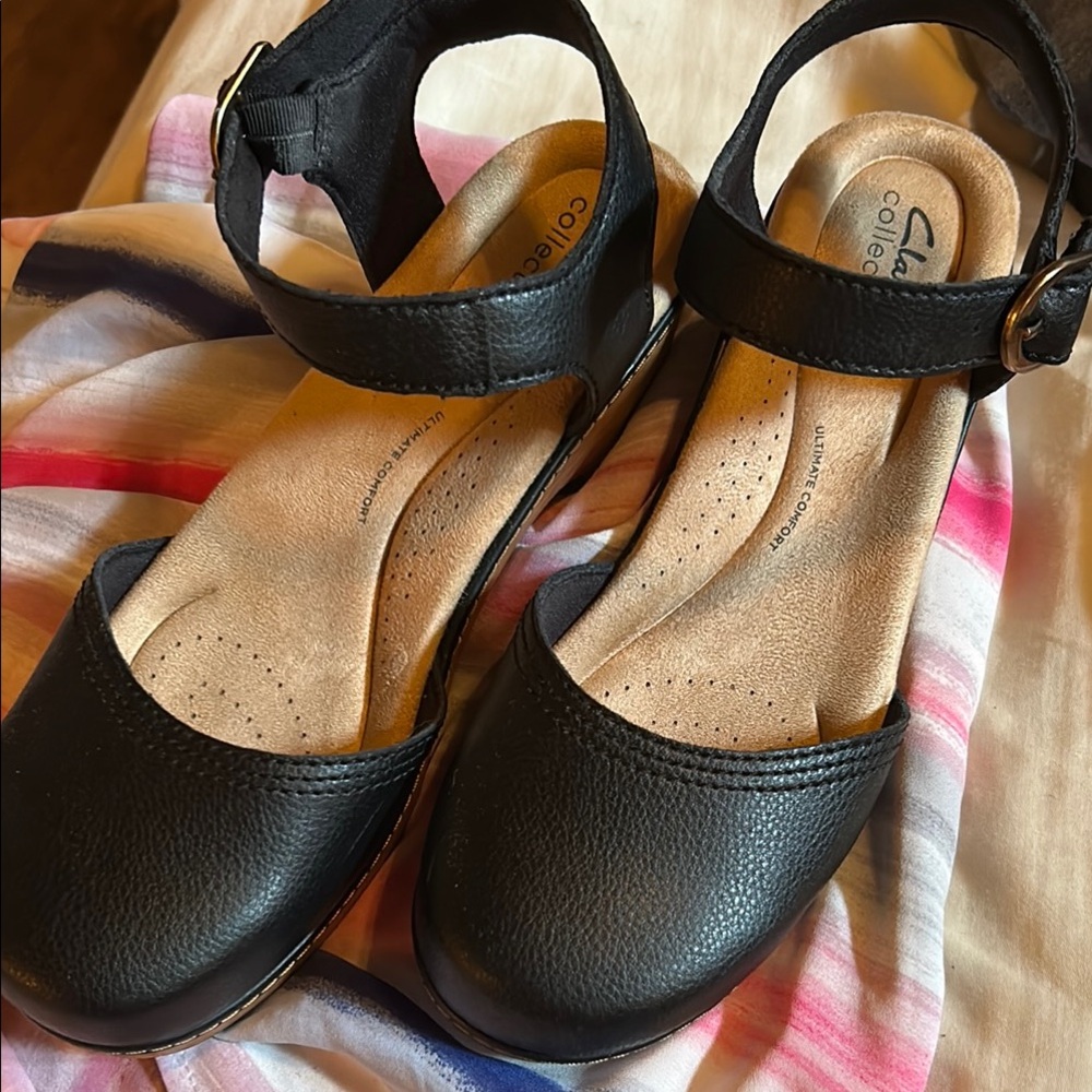 Clarks Black Paizlee Clogs